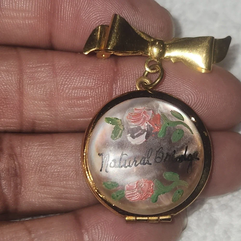 Vintage Natural Bridge Virginia Souvenir Locket Brooch Gold Tone Bow Rose Floral
